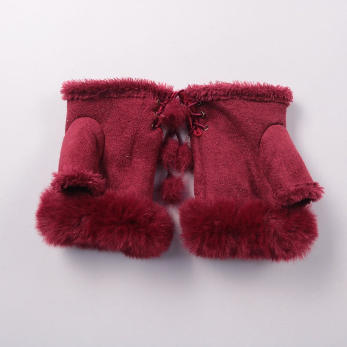 перчатки не указано